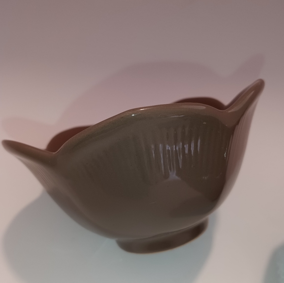 🆕Pier 1 | Set of 2 Taupe Lotus Flower Serving Dish Bowls - Picture 8 of 16